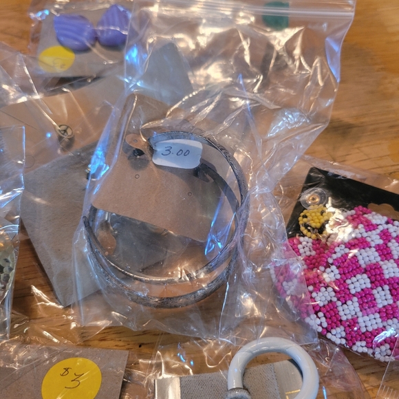 Earings - Picture 13 of 13